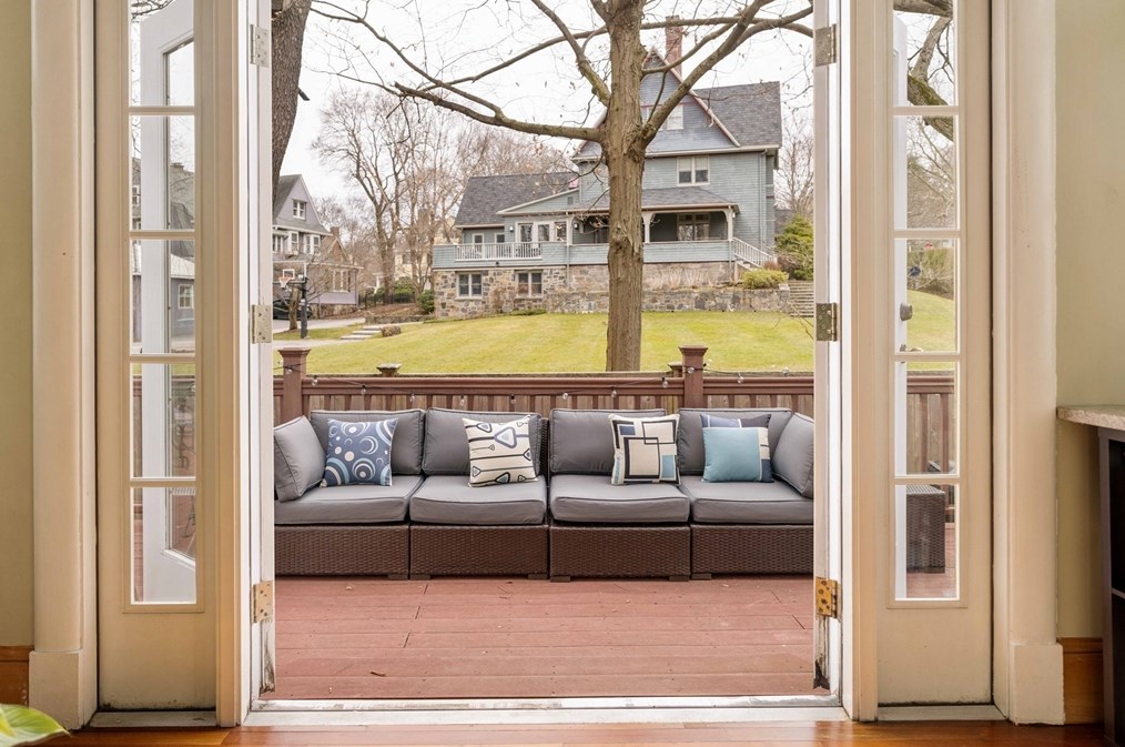 247 Fisher Ave, Brookline MA 02445-5703 exterior