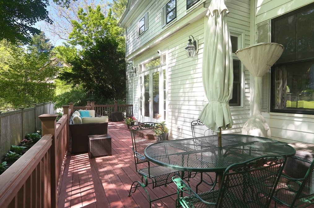 247 Fisher Ave, Brookline MA 02445-5703 exterior