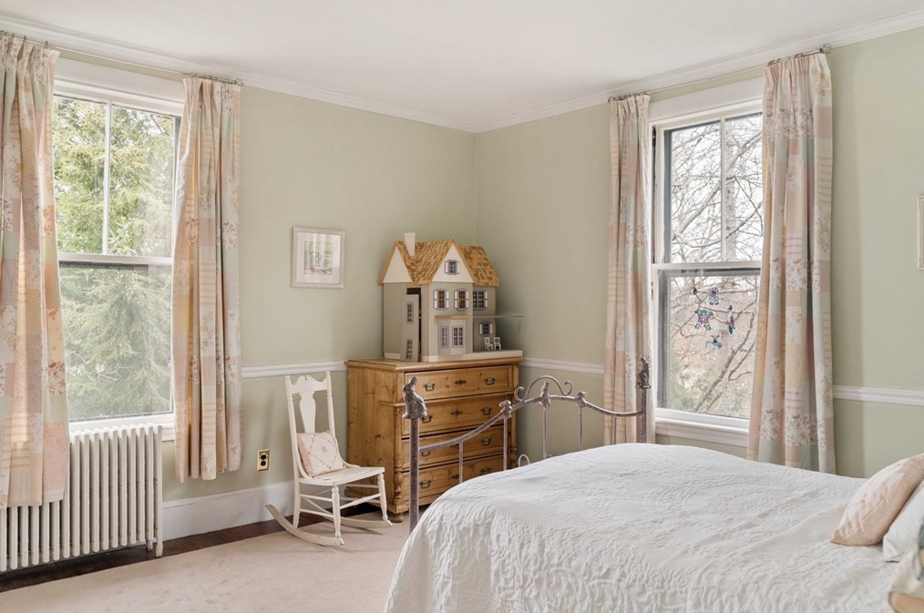 247 Fisher Ave, Brookline MA 02445-5703 exterior