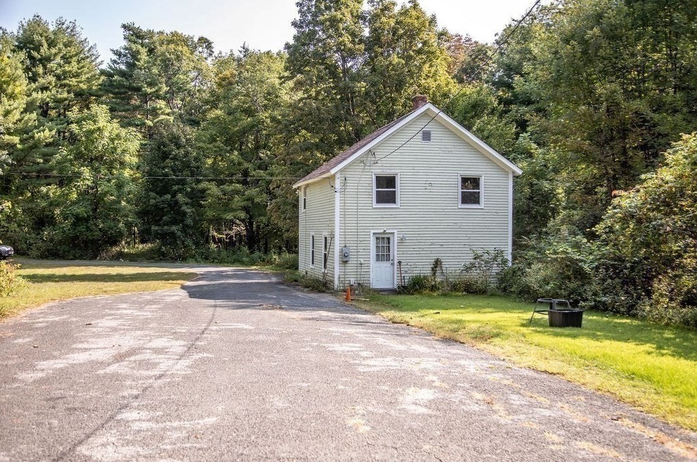 182 Main Rd, Gill MA 01354-9629 exterior