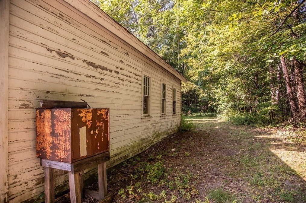 182 Main Rd, Gill MA 01354-9629 exterior