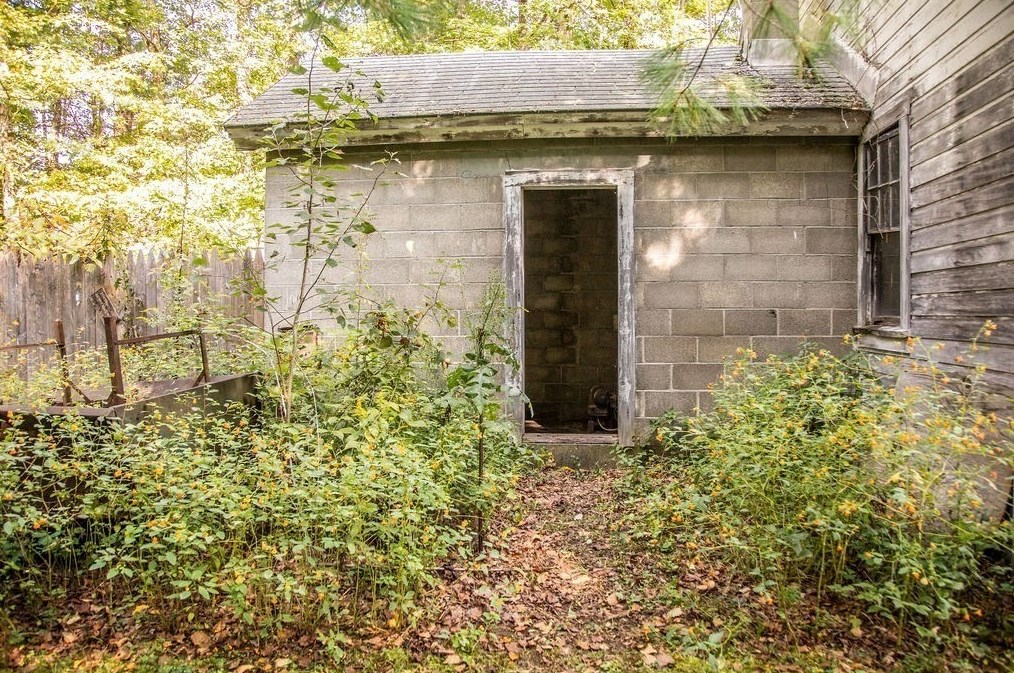 182 Main Rd, Gill MA 01354-9629 exterior