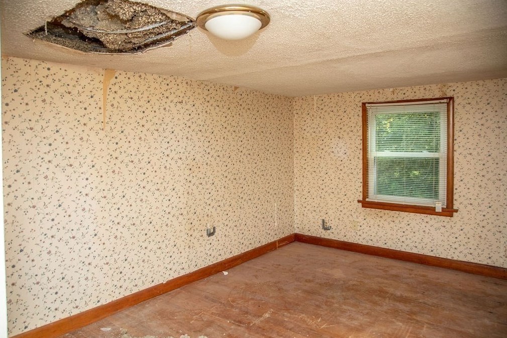 182 Main Rd, Gill MA 01354-9629 exterior