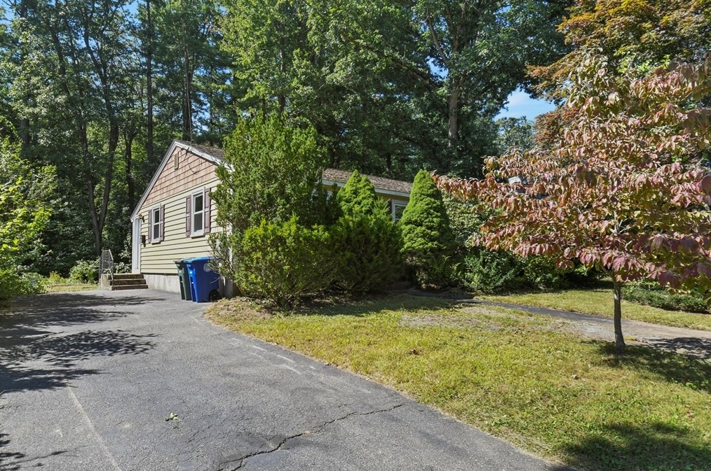 89 Hickory Rd, Leominster, MA 01453