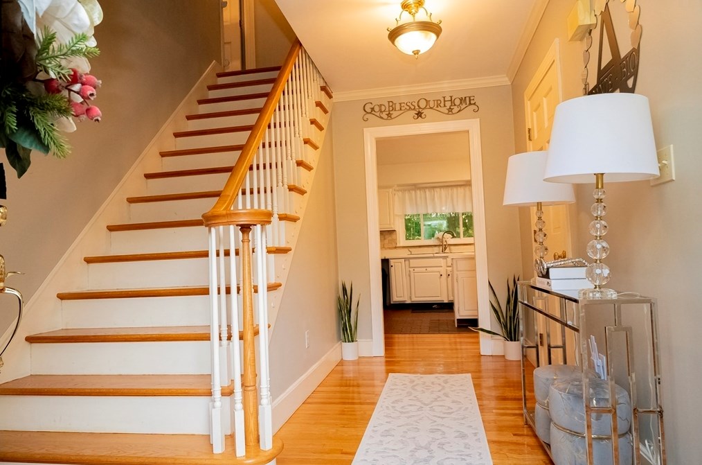 73 Maple St, North Brookfield, MA 01535