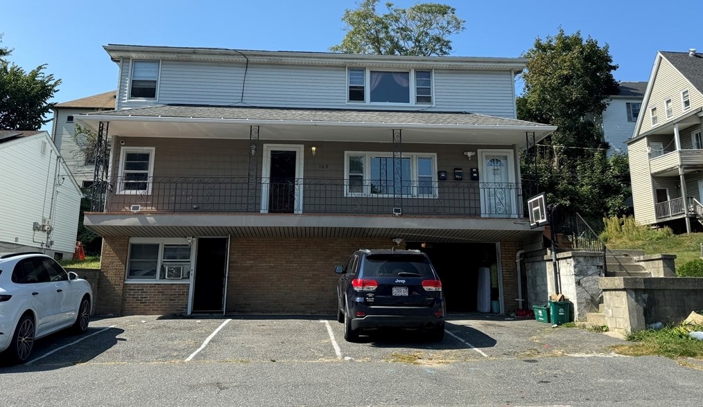108 Pilgrim Ave, Worcester, MA 01604 exterior