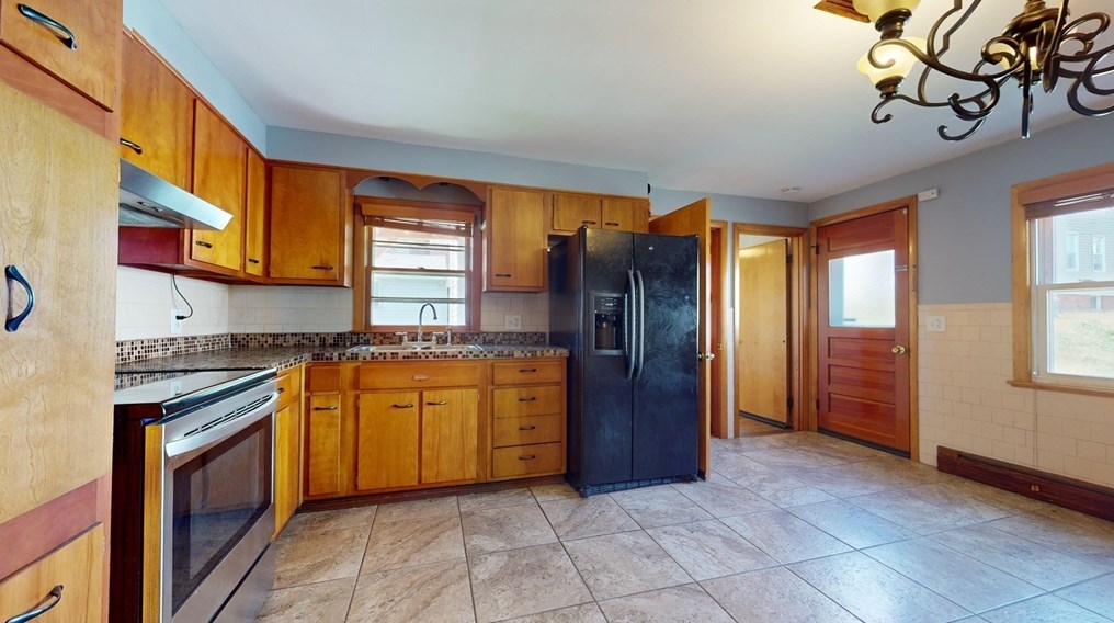 108 Pilgrim Ave, Worcester MA 01604-3022 exterior