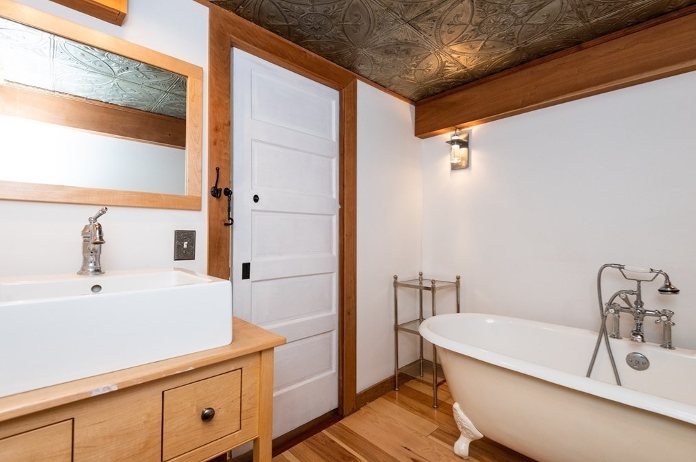 58 Main St, Haverhill MA 01833-2011 exterior