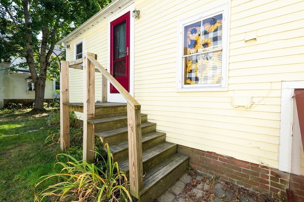 58 Main St, Haverhill MA 01833-2011 exterior