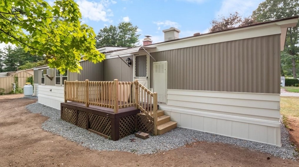 3 Lisa Cir, Merrimac, MA 01860