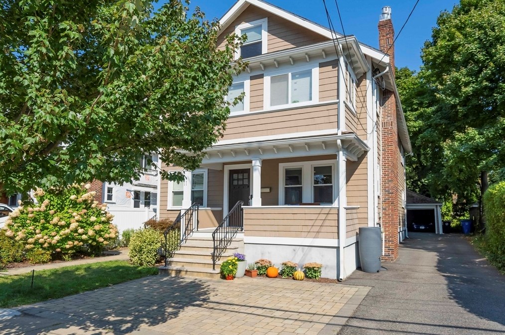 11 Thomas St, Belmont MA  02478-2437 exterior