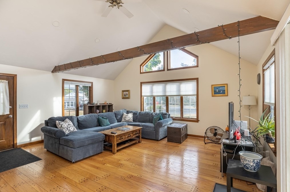 8 Chipman Rd, Beverly, MA 01915