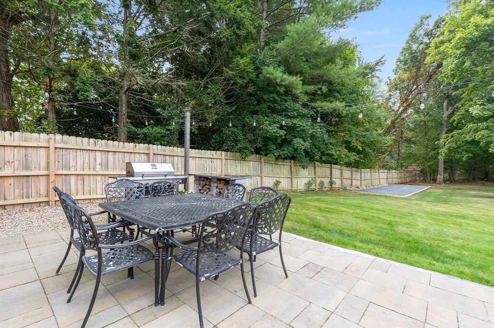 107 Washington St, Pembroke MA 02359-1848 exterior