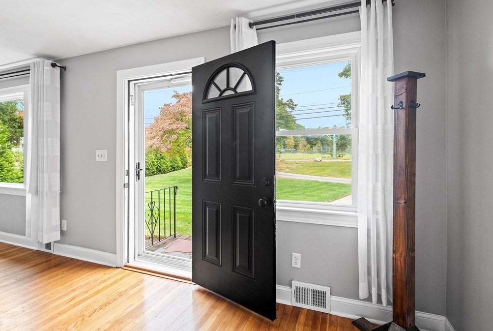 107 Washington St, Pembroke, MA 02359-1808