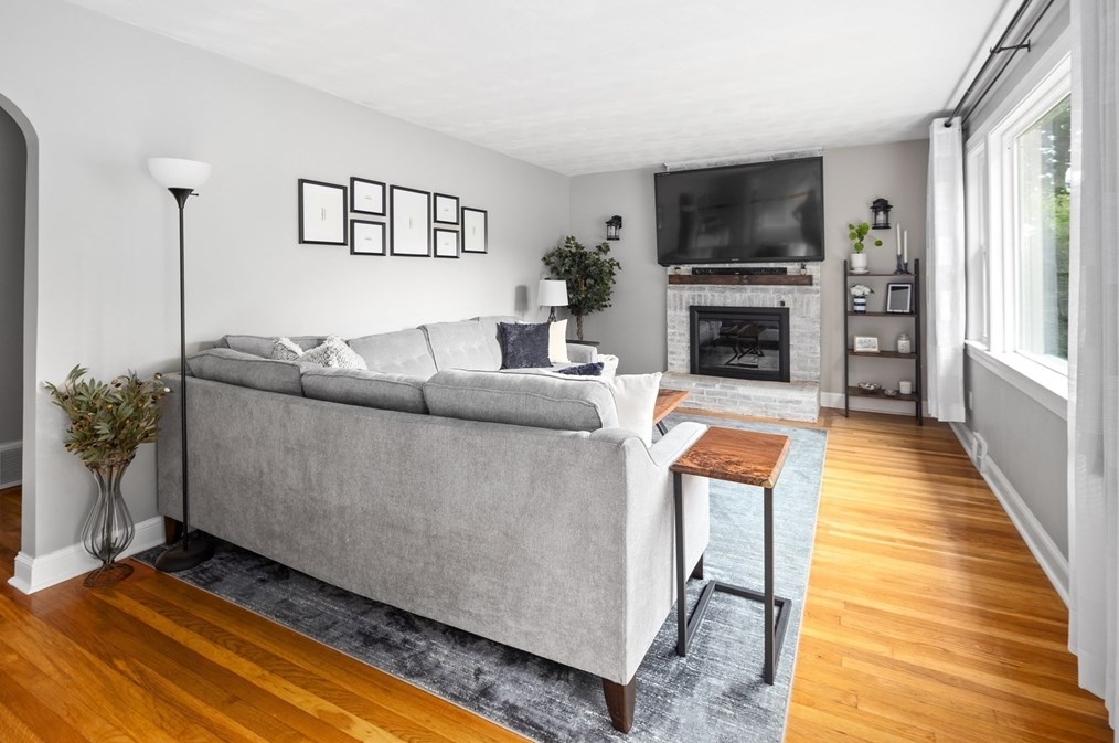 107 Washington St, Pembroke MA 02359-1848 exterior