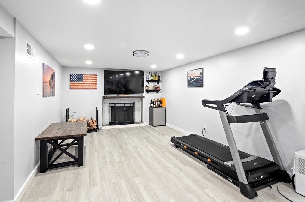 107 Washington St, Pembroke MA 02359-1848 exterior