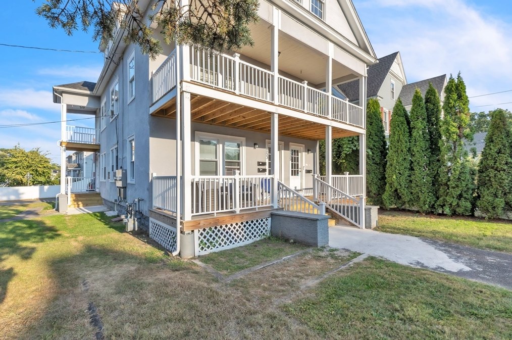 253-255 Oak St, Springfield, MA 01151