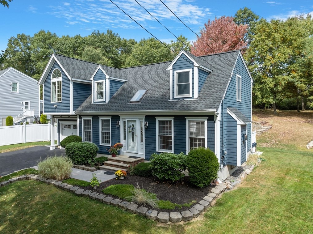 17 Martin Rd, Amesbury, MA 01913-4405