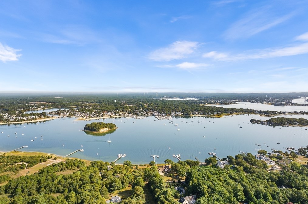 129 Great Neck Rd, Wareham, MA 02571