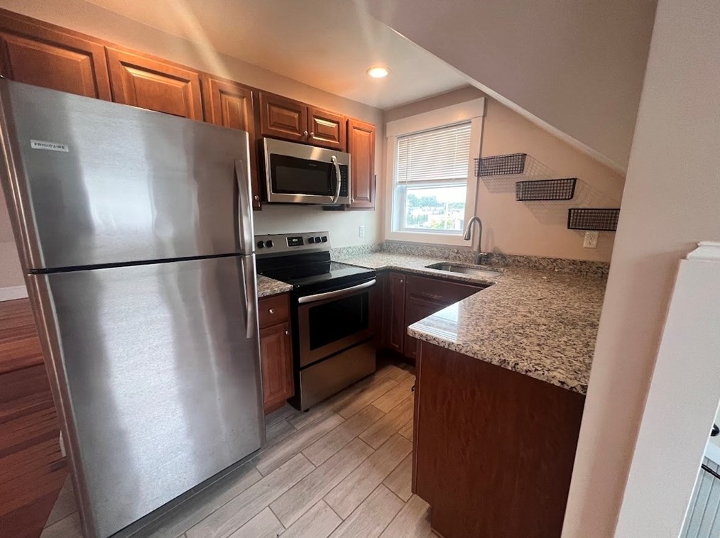 110 Osborne St, Dartmouth, MA 02748 exterior