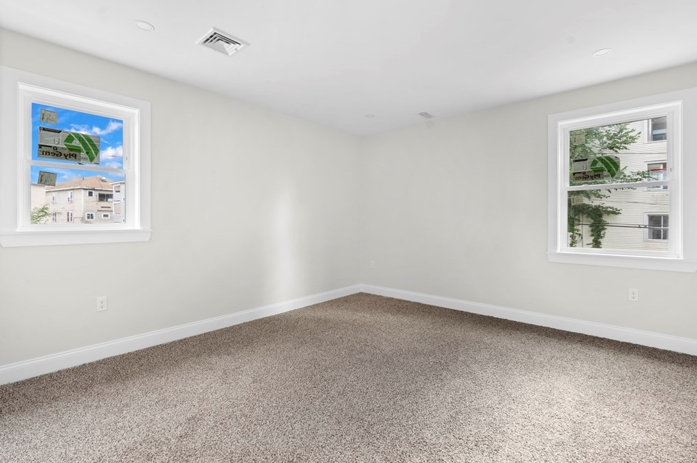 9 Hollywood St, Worcester MA 01610 exterior