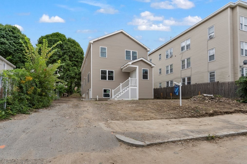 9 Hollywood St, Worcester MA 01610 exterior