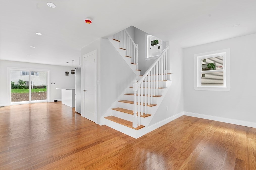 9 Hollywood St, Worcester MA 01610 exterior