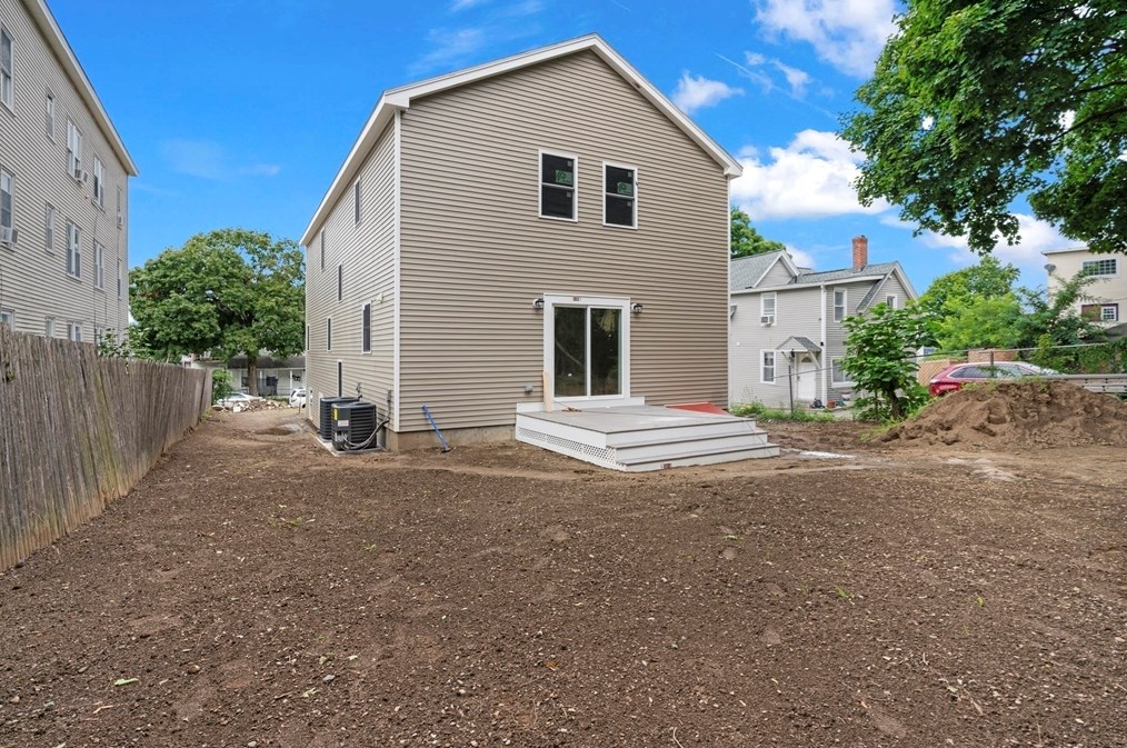 9 Hollywood St, Worcester MA 01610 exterior