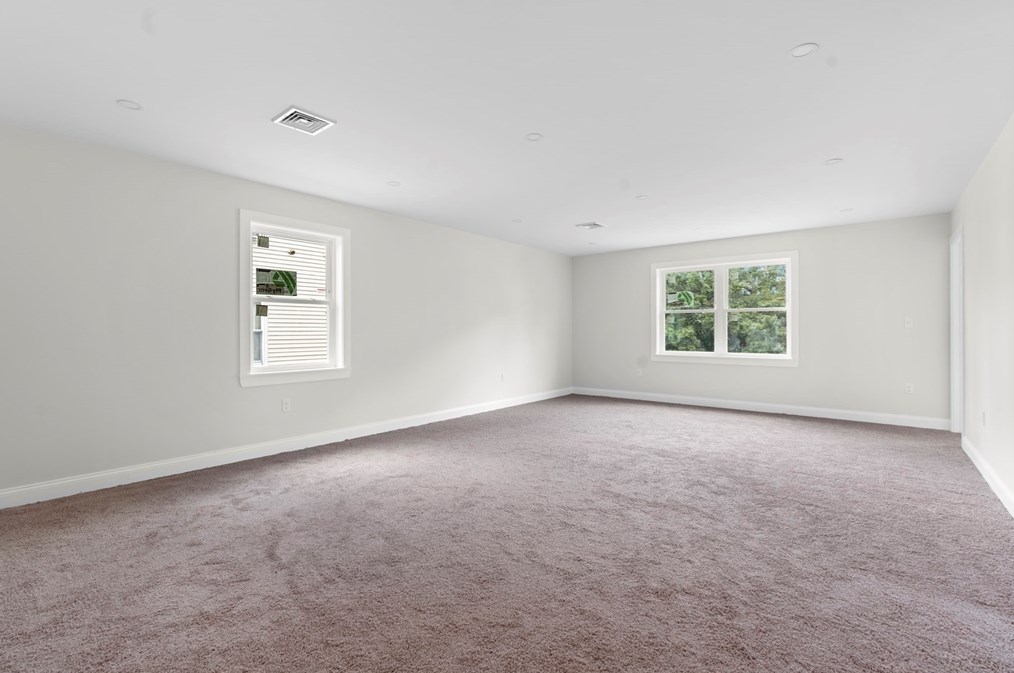 9 Hollywood St, Worcester MA 01610 exterior