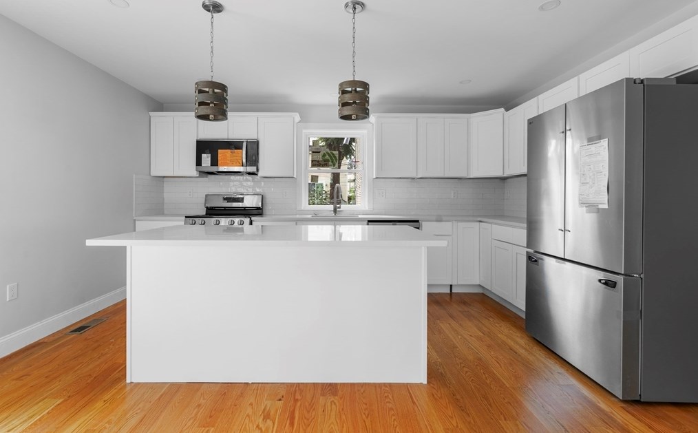 9 Hollywood St, Worcester MA 01610 exterior