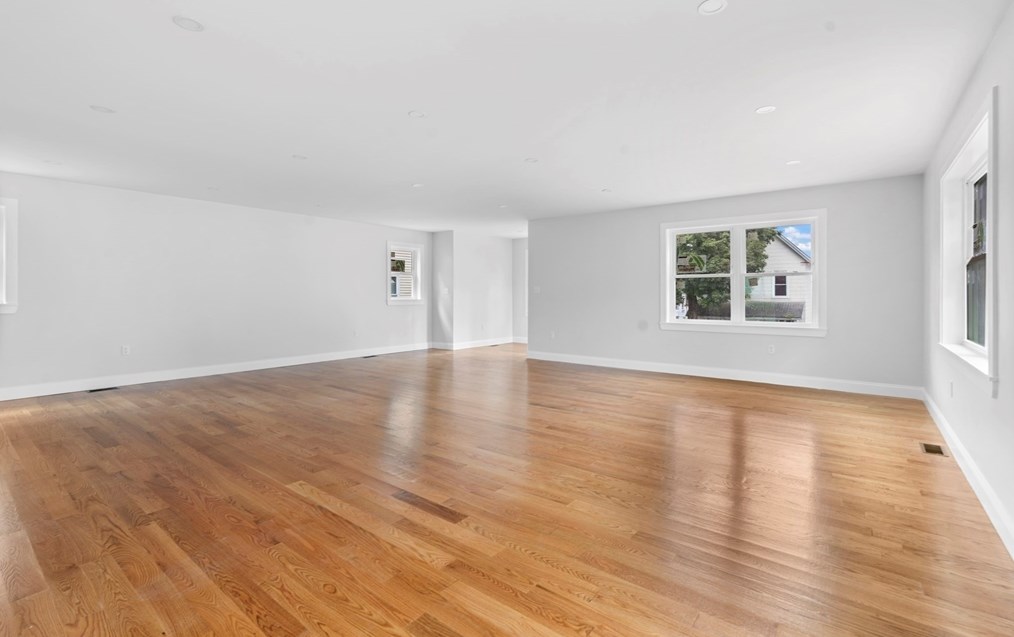 9 Hollywood St, Worcester MA 01610 exterior