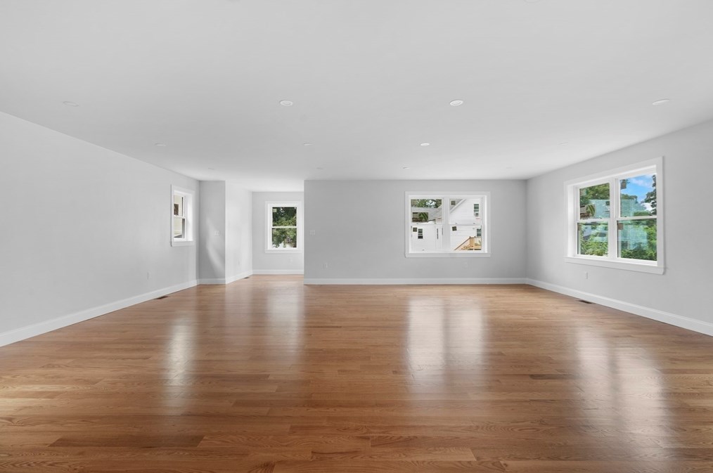 9 Hollywood St, Worcester MA 01610 exterior