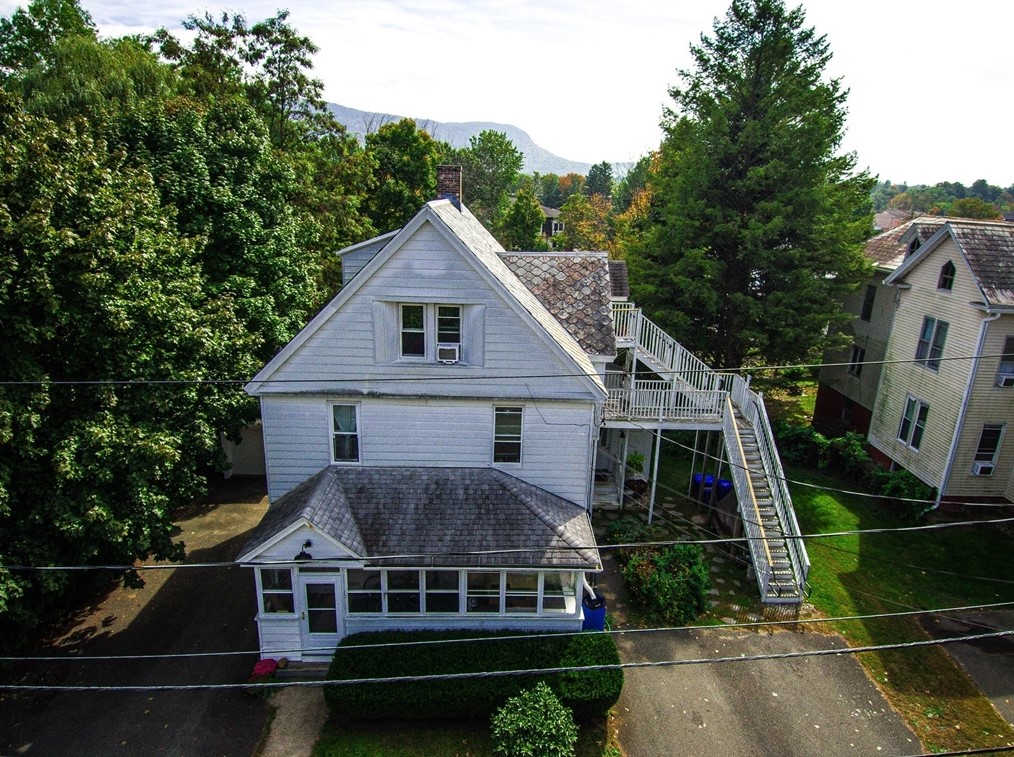 10 Chapman Ave, Easthampton, MA 01027