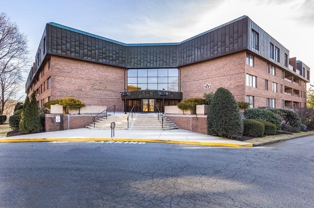 406 Paradise Rd Apt 2j, Swampscott, MA