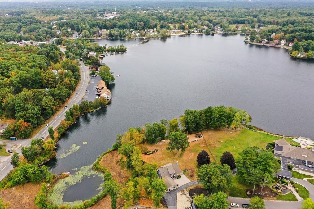 4 Nipmuc Dr, Mendon, MA 01756