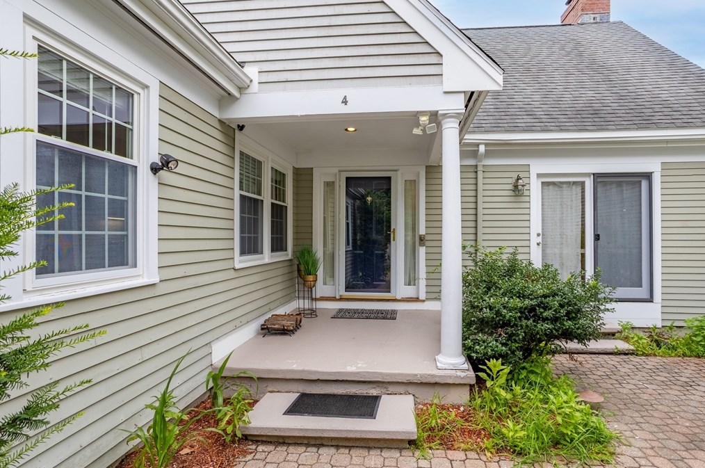 4 Shire Ln #4, Bedford, MA 01730