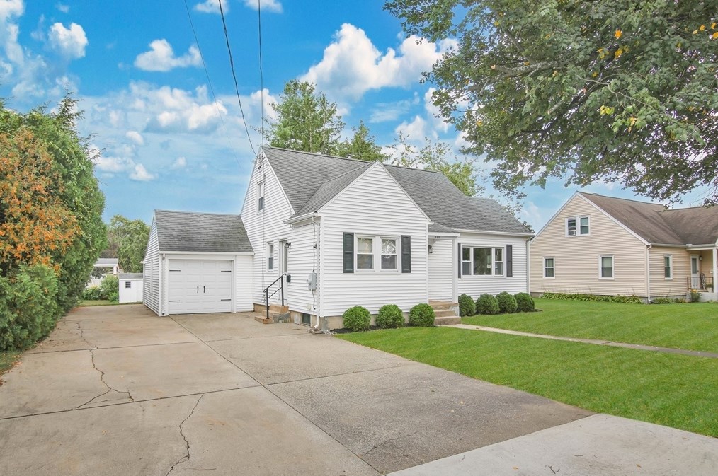 590 Granby Rd, South Hadley, MA 01075