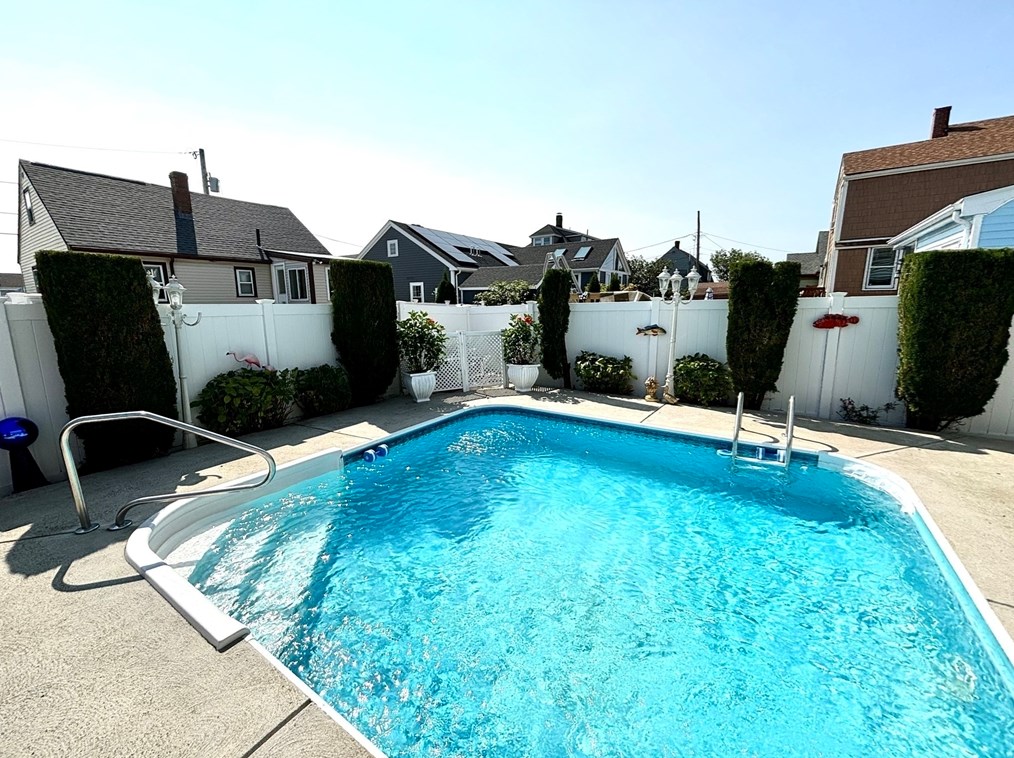 30 Townsend St, Winthrop, MA 02152