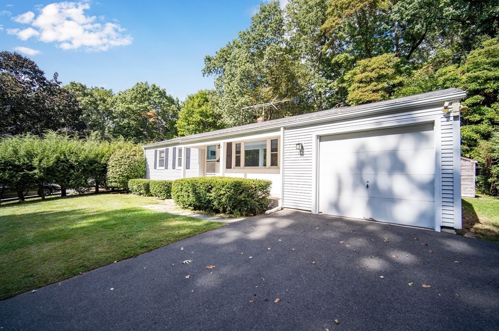 168 Nevins Ave, Springfield, MA 01106