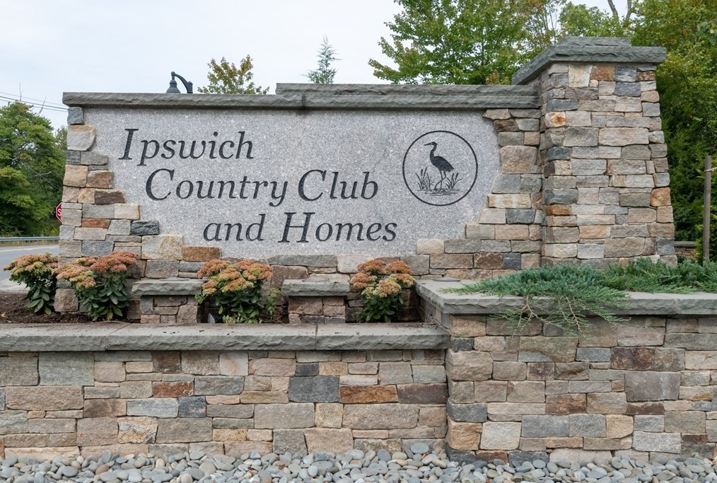 26 Southpoint Ln, Ipswich, MA 01938