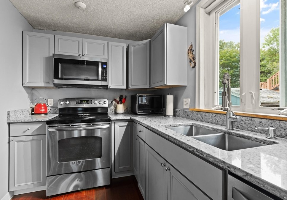 37 Ekman St, Worcester MA 01607-1513 exterior