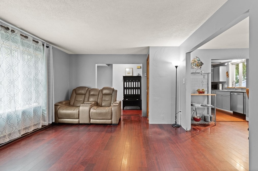 37 Ekman St, Worcester MA 01607-1513 exterior