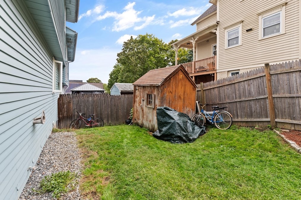 37 Ekman St, Worcester MA 01607-1513 exterior