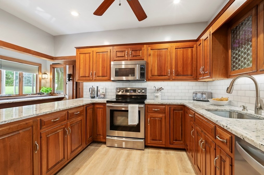 91 Norfolk St, Holliston MA 01746-2338 exterior