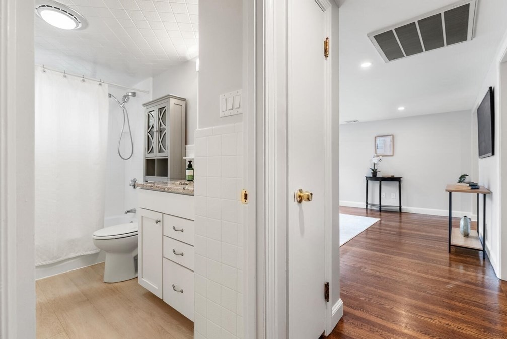 270 Lexington St, Woburn MA 01801-4806 exterior