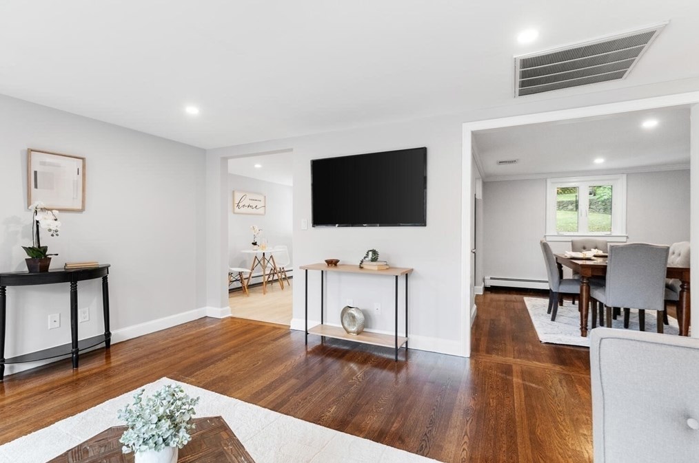 270 Lexington St, Woburn MA 01801-4806 exterior