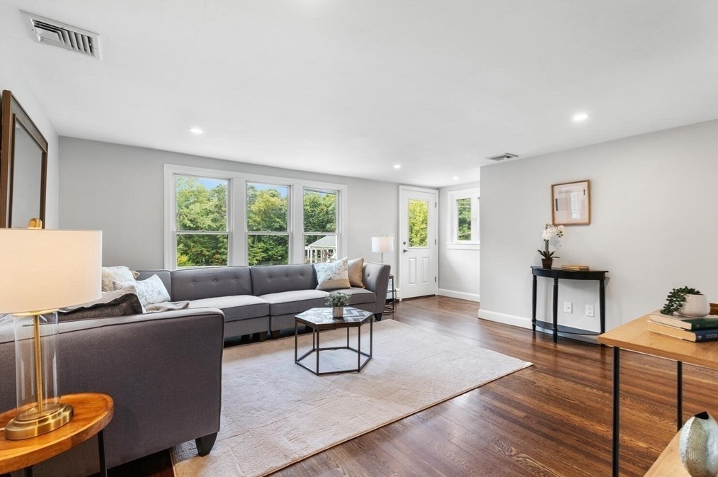 270 Lexington St, Woburn MA 01801-4806 exterior