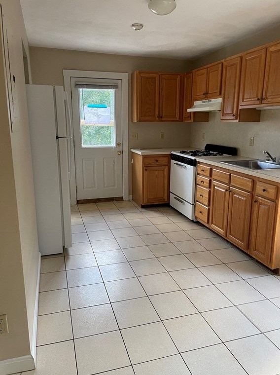 91 Ash St #2, Waltham, MA 02453