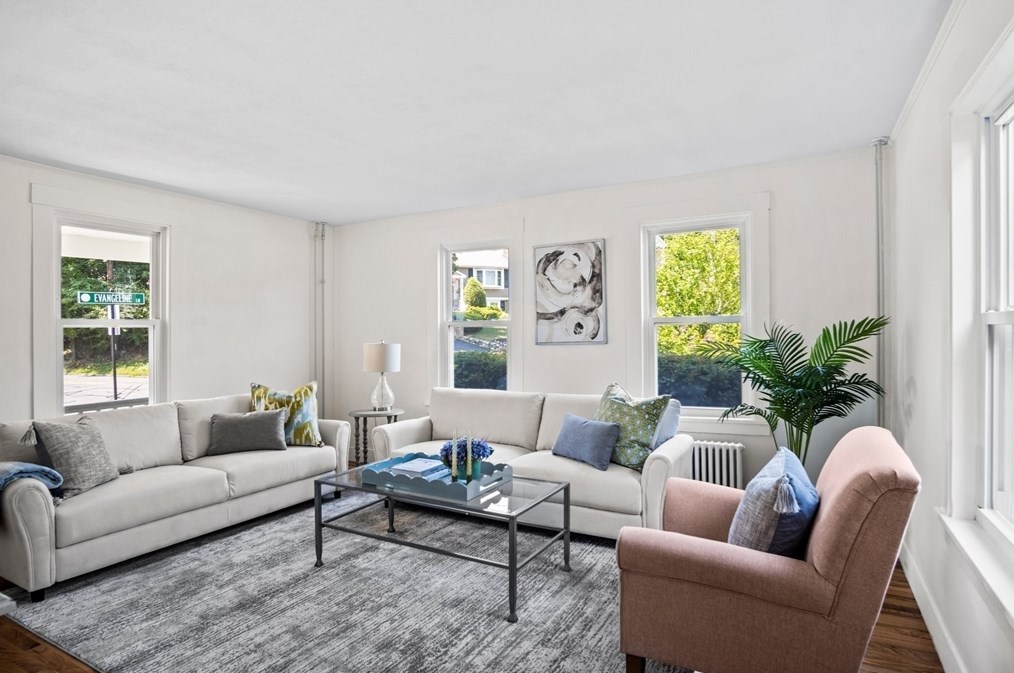 117 Mishawum Rd, Woburn MA 01801-2421 exterior