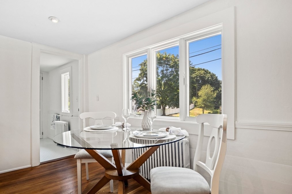 117 Mishawum Rd, Woburn MA 01801-2421 exterior